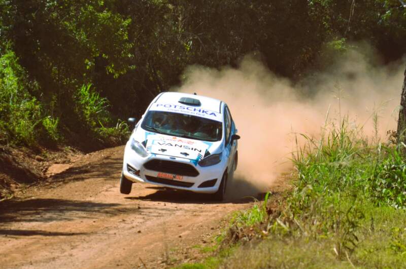 Automovilismo: La dupla local Cristian Andrez-Jorge Kondratiuk ganó la primera etapa del rally de El Soberbio imagen-53