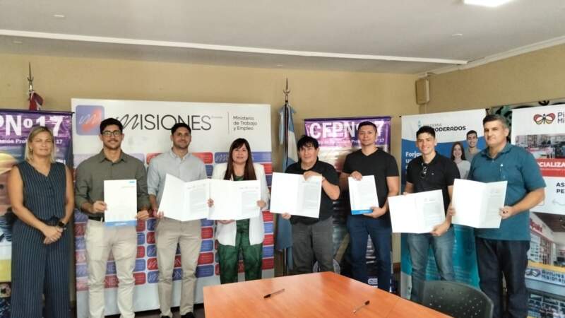 Con la firma de Convenios, Misiones impulsa cursos de formación en plomería, pintura y colocación de cerámicos imagen-2