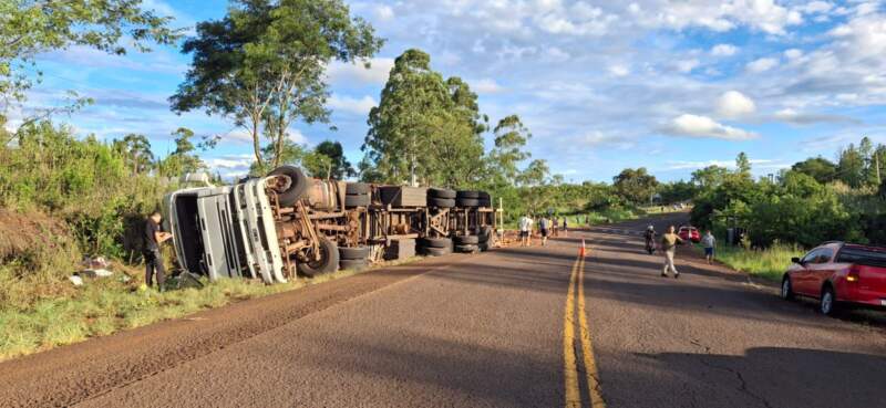 Despiste de camión que llevaba tejas por la ruta 4 causó preocupación en la zona de Dos Arroyos imagen-52