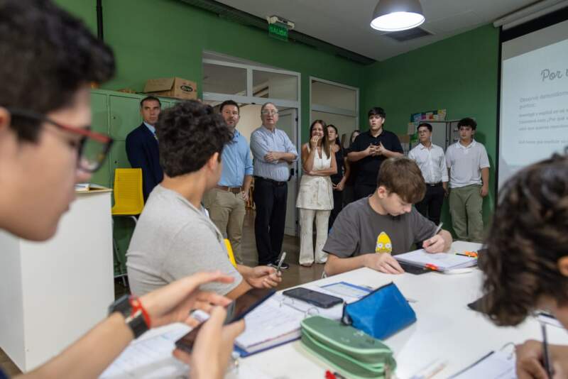 Passalacqua y Pettovello recorrieron la Escuela de Innovación y visitaron la Escuela N.º 263 en Hipólito Yrigoyen imagen-4