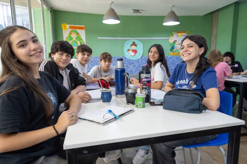 Passalacqua y Pettovello recorrieron la Escuela de Innovación y visitaron la Escuela N.º 263 en Hipólito Yrigoyen imagen-8