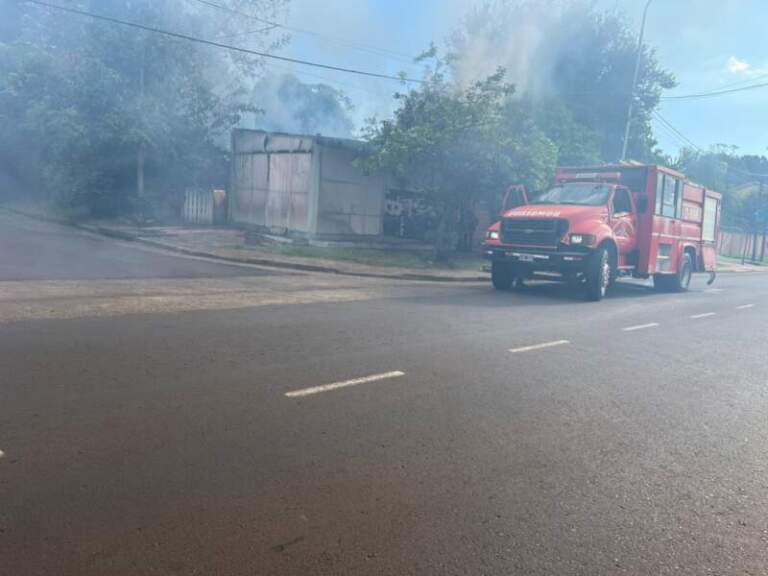 Investigan el incendio de un depósito en Posadas y buscan a un sospechoso imagen-16