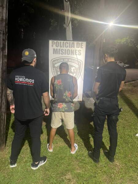 Irrumpieron armados con cuchillos en una vivienda buscando a “Polaquito” y dejaron a un joven en estado crítico: hay un detenido Irrumpieron armados con cuchillos en una vivienda buscando a “Polaquito” y dejaron a un joven en estado crítico: hay un detenido imagen-4