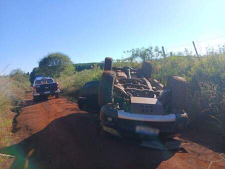 Despistó y volcó con su camioneta en una zona rural de San José y salió ilesa imagen-11