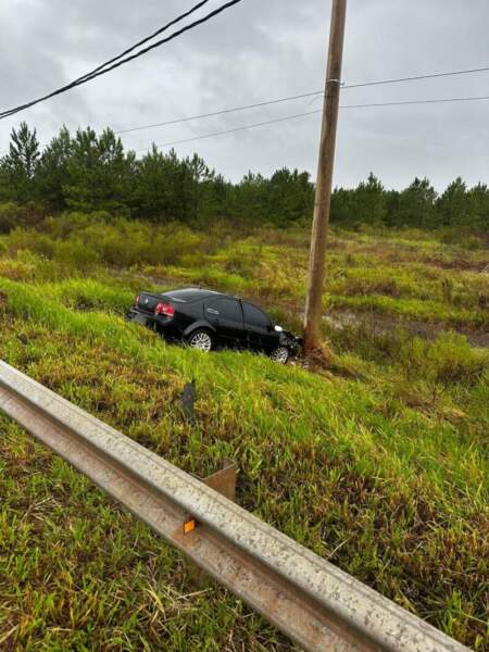 Una joven fue hospitalizada tras despistar con su vehículo en Candelaria imagen-11