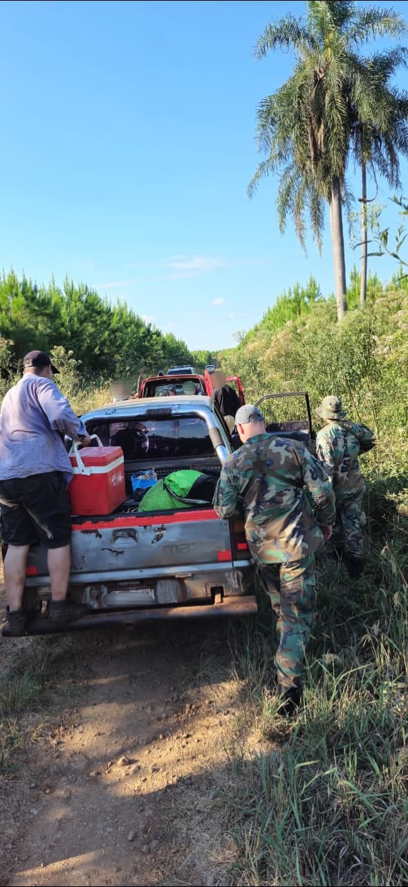 Desarmaron campamentos ocultos en la selva para caza y pesca furtiva y secuestraron casi 5 mil metros de redes imagen-16