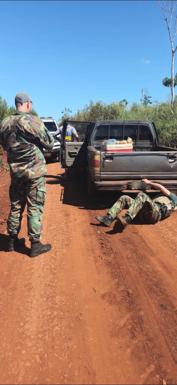Desarmaron campamentos ocultos en la selva para caza y pesca furtiva y secuestraron casi 5 mil metros de redes imagen-12
