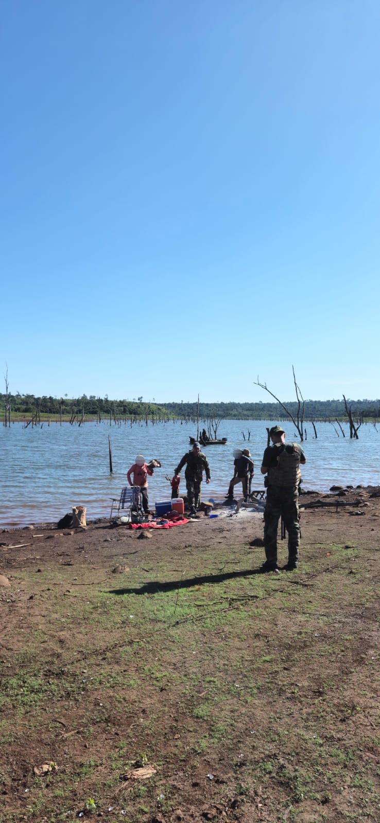 Desarmaron campamentos ocultos en la selva para caza y pesca furtiva y secuestraron casi 5 mil metros de redes imagen-14