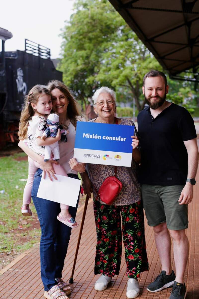 Más de 900 personas realizaron trámites en la misión consular de España en Posadas imagen-6