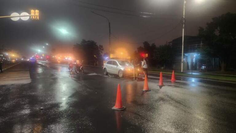Choque entre un auto y dos motos en Quaranta dejó cuatro heridos en Posadas imagen-28
