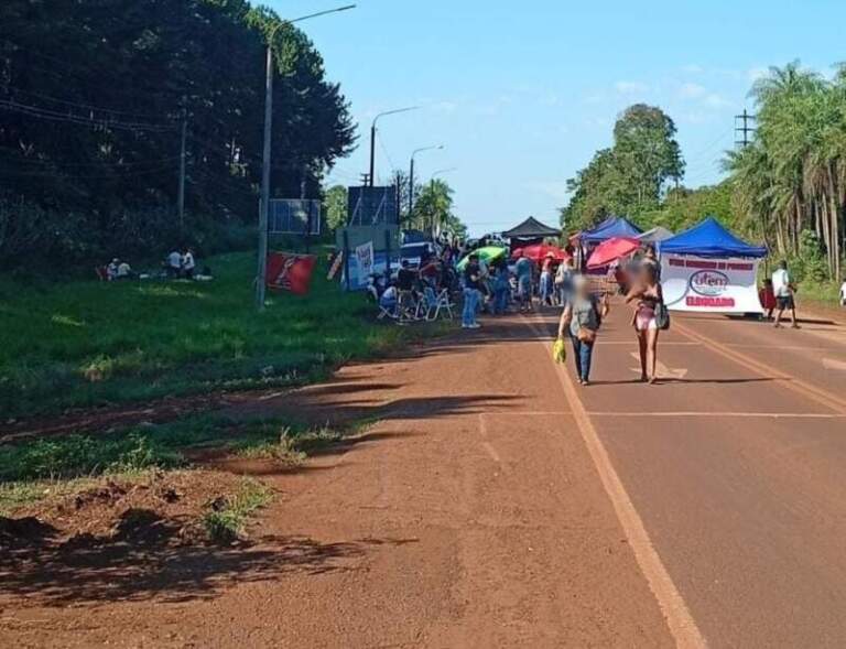 Docentes levantaron el corte sobre la Ruta Nacional 12 en Eldorado imagen-25
