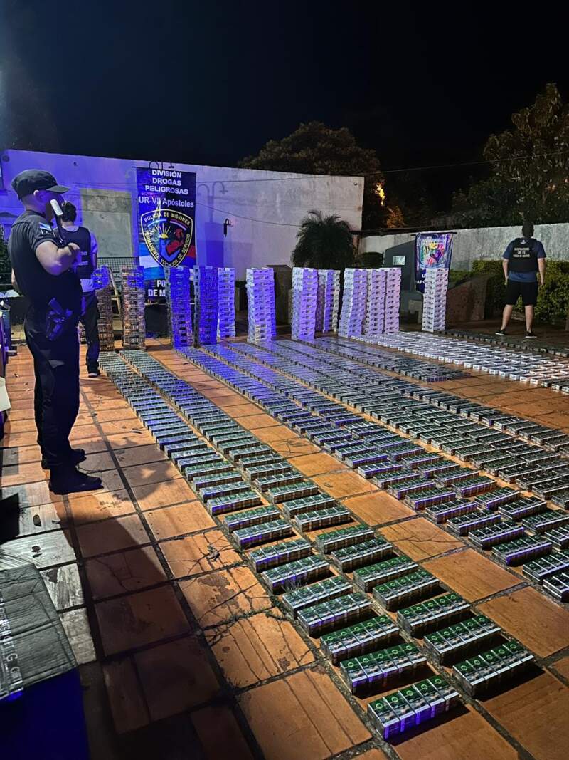 La Policía secuestró en San José una carga de cigarrillos de contrabando valuada en más de $30 millones imagen-12