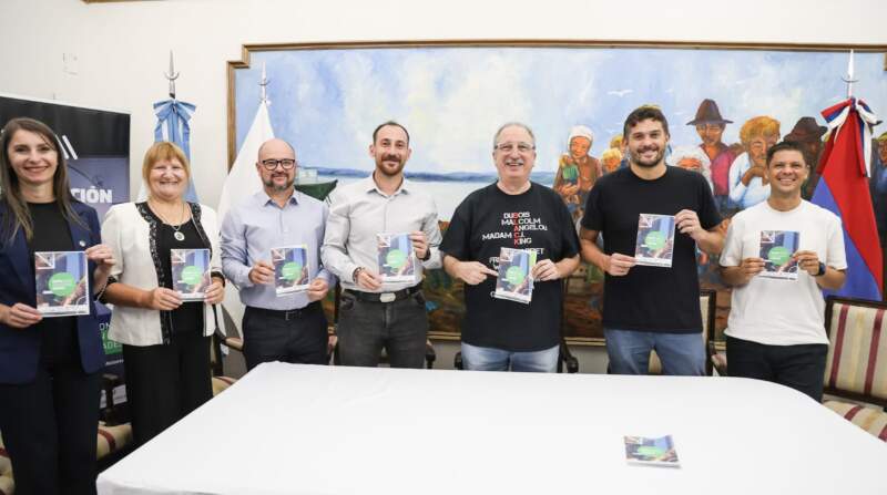 "Los misioneros tenemos un solo sentido, que es caminar hacia adelante", dijo Passalacqua en el lanzamiento de la Expo Agro Industrial Oberá imagen-6