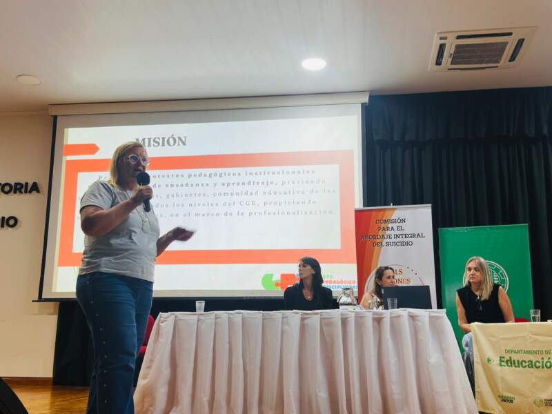 Prevención del suicidio: más de 600 docentes se capacitarn en Oberá imagen-10