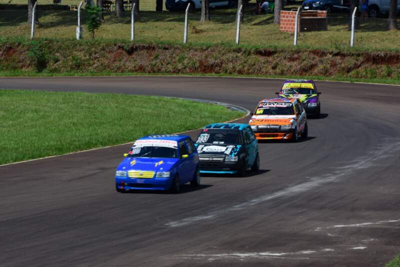 Automovilismo: en Oberá comenzó el Misionero de Pista 10 Automovilismo: en Oberá comenzó el Misionero de Pista imagen-9