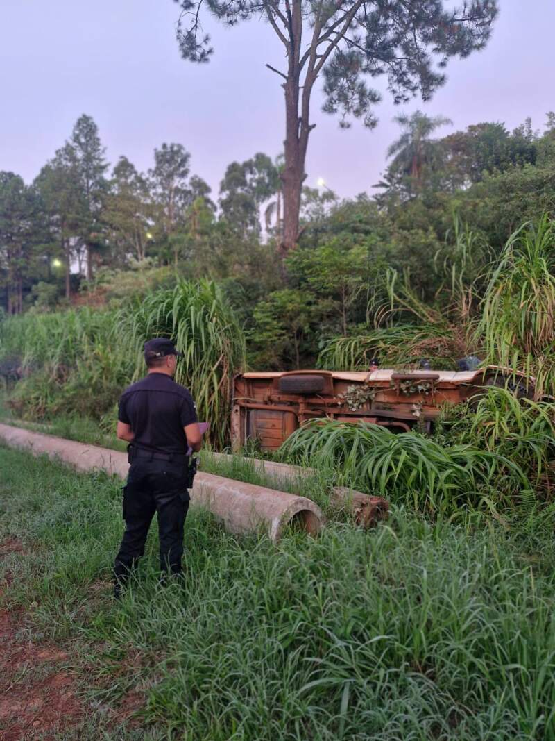 San Vicente: despiste de una camioneta dejó un hombre lesionado imagen-14