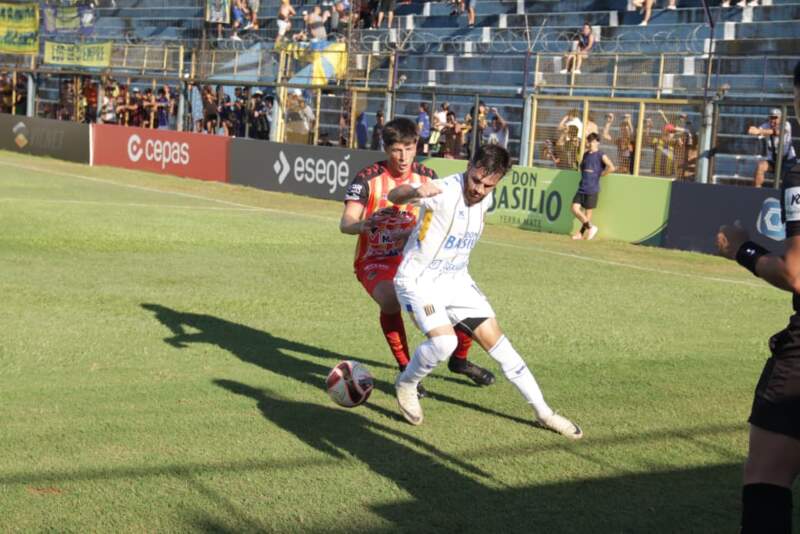 Fútbol: victoria de Mitre sobre Boca Unidos imagen-2