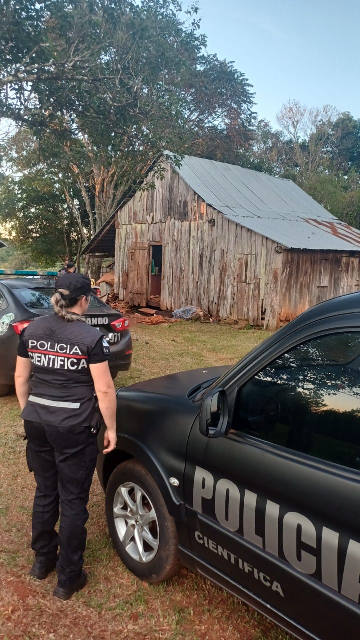Atacó a tiros a su hijo y a su nuera en Colonia Alberdi: está prófugo y la Policía con drones rastrilla el monte imagen-2