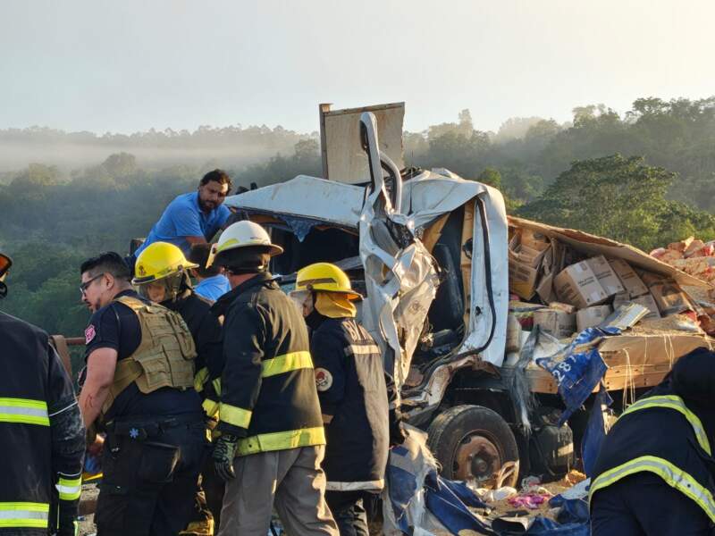 Choque entre dos camiones provocó corte total en el puente Piray Guazú imagen-6