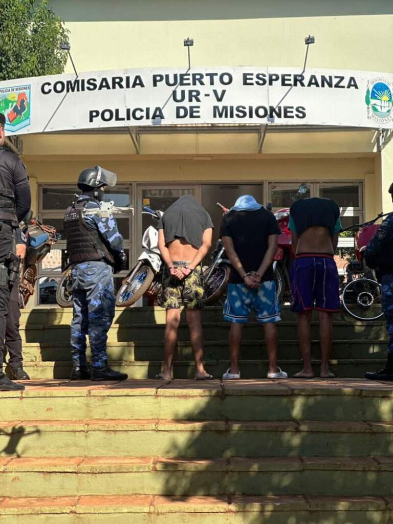 Se filmaban realizando maniobras peligrosas con motos robadas: secuestraron vehículos y detuvieron a tres implicados en Puerto Esperanza imagen-27