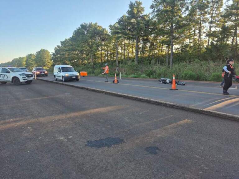 Motociclista de 65 años resultó herido tras despistar en la Ruta Nacional 105 imagen-12