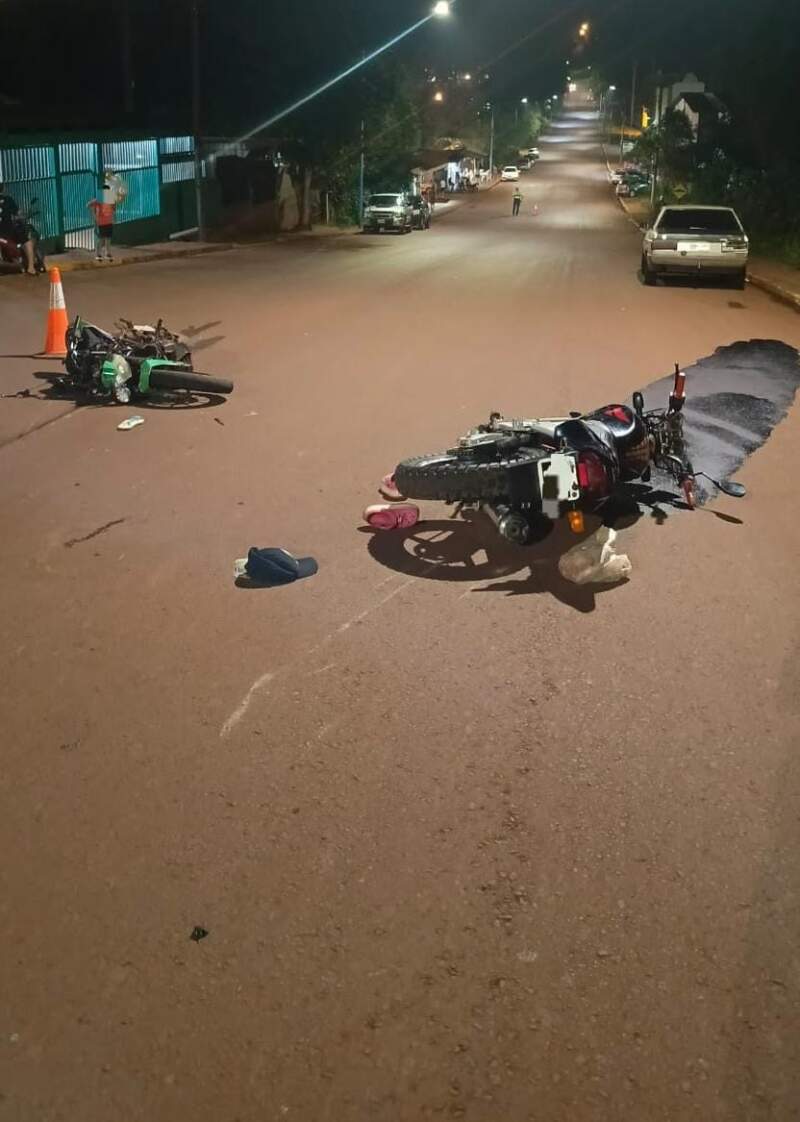 Siniestro vial entre dos motociclistas dejó cuatro personas lesionadas en Puerto Piray imagen-13