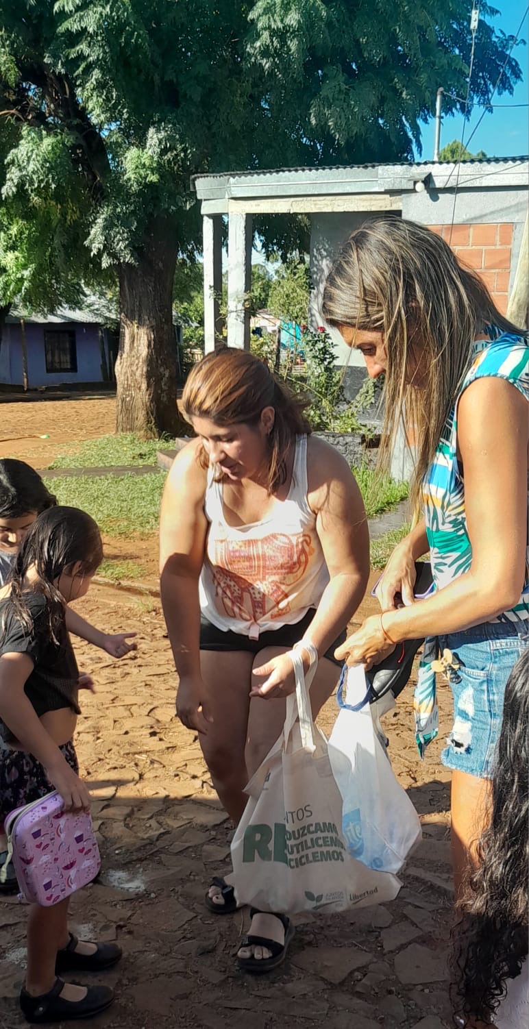 La Clínica del Juguete entregó más de 300 kits escolares en distintos barrios en el inicio del ciclo lectivo 2026 imagen-5