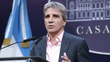 Luis Caputo habló sobre la guerra en Medio Oriente, la reforma laboral, y explicó por qué cree que el riesgo país no cae imagen-2