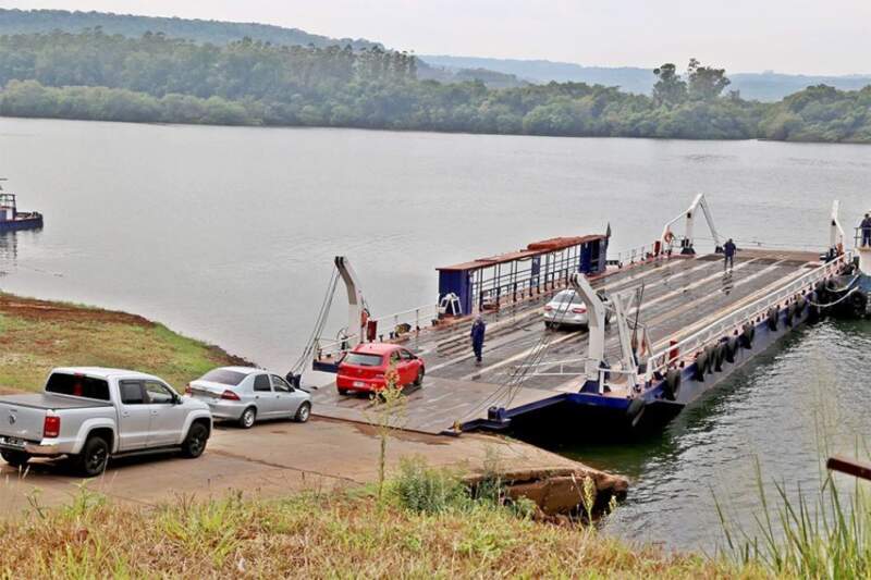 Misiones gestiona ampliar el horario de balsa con Brasil para fortalecer el comercio y eventos regionales imagen-1