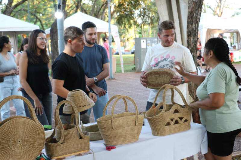 La Legislatura acercó a las emprendedoras a la comunidad con la feria “Mujeres que impulsan Misiones” en el Parque Paraguayo 11 La Legislatura acercó a las emprendedoras a la comunidad con la feria “Mujeres que impulsan Misiones” en el Parque Paraguayo imagen-10