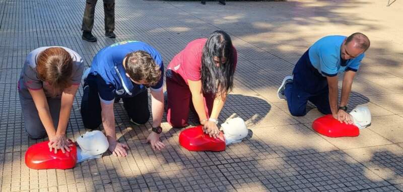Con capacitación en RCP y stands informativos, conmemoraron el Día Mundial de las Enfermedades Poco Frecuentes en la Plaza 9 de Julio 9 Con capacitación en RCP y stands informativos, conmemoraron el Día Mundial de las Enfermedades Poco Frecuentes en la Plaza 9 de Julio imagen-8