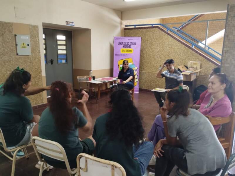 En el Mes de la Mujer, realizaron en Posadas un taller de salud sexual y reproductiva destinado a mujeres, adolescentes y familias de la Escuela Especial N.º 1 imagen-2