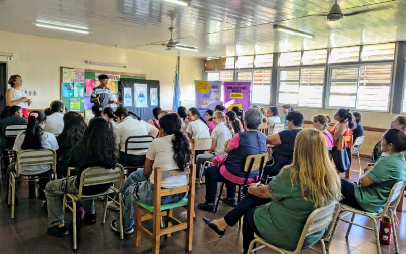En el Mes de la Mujer, realizaron en Posadas un taller de salud sexual y reproductiva destinado a mujeres, adolescentes y familias de la Escuela Especial N.º 1 imagen-4