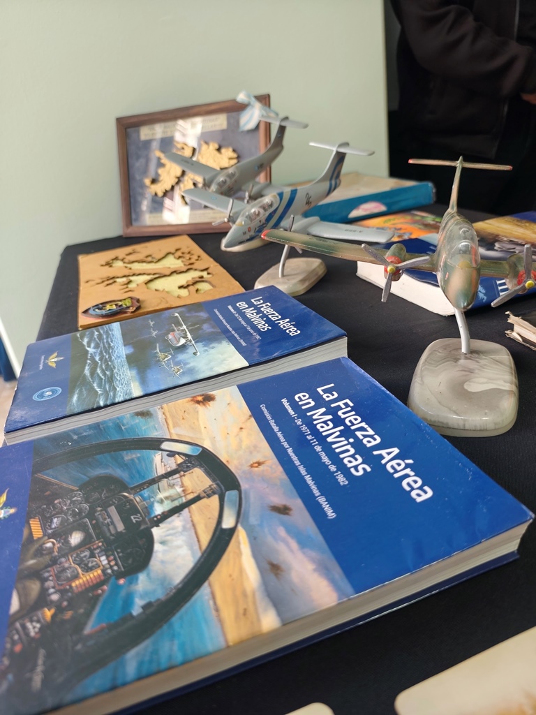 La Legislatura inauguró una muestra que rinde homenaje a los héroes misioneros de Malvinas 4 La Legislatura inauguró una muestra que rinde homenaje a los héroes misioneros de Malvinas imagen-3