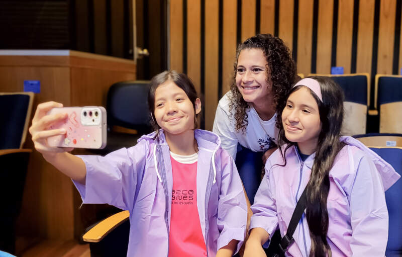 Estudiantes de Montecarlo y Puerto Iguazú participaron de una visita educativa a la Legislatura y aprendieron sobre la creación de leyes imagen-6