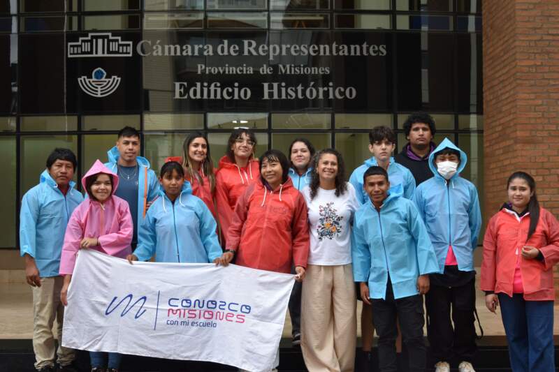 Estudiantes de Montecarlo y Puerto Iguazú participaron de una visita educativa a la Legislatura y aprendieron sobre la creación de leyes imagen-2