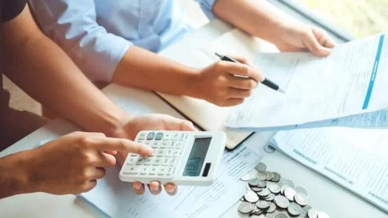 El peso de la deuda familiar no afloja: 6 de cada 10 hogares están endeudados en Argentina imagen-19