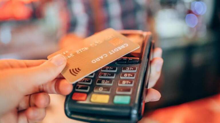 Educación financiera y vida cotidiana: cómo el conocimiento influye en las decisiones económicas, el ahorro y el manejo del dinero personal Educación financiera y vida cotidiana: cómo el conocimiento influye en las decisiones económicas, el ahorro y el manejo del dinero personal imagen-41
