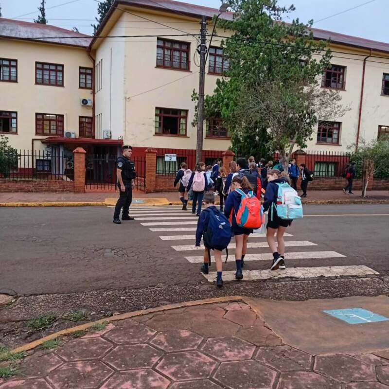 Prevención y acompañamiento en escuelas: la Policía refuerza acciones en el ámbito educativo imagen-4