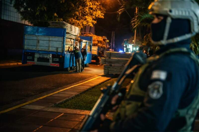 La Policía secuestró un camión cargado con más de 2 toneladas de droga imagen-10