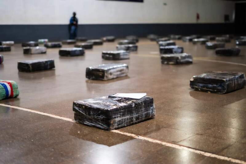 La Policía secuestró un camión cargado con más de 2 toneladas de droga imagen-18