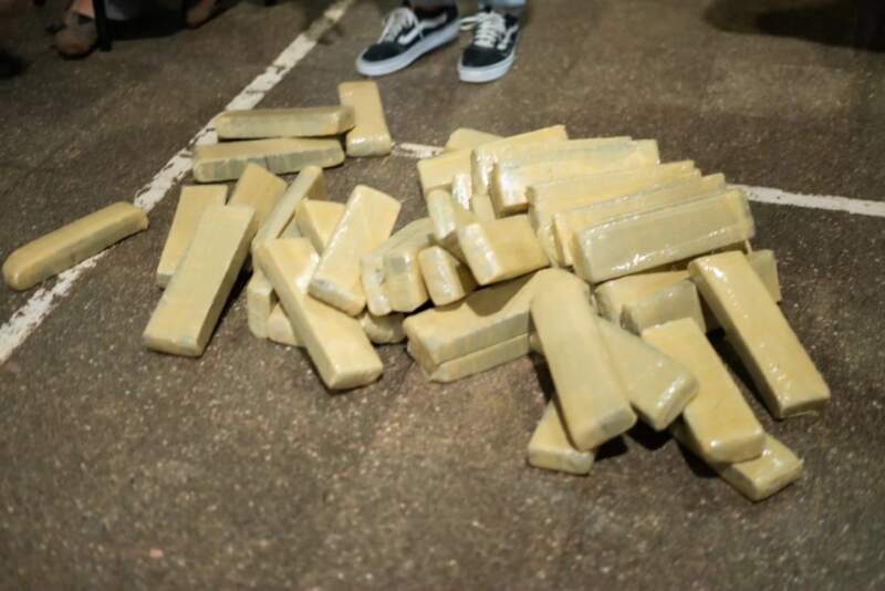 La Policía secuestró un camión cargado con más de 2 toneladas de droga imagen-16