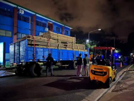 La Policía secuestró un camión cargado con más de 2 toneladas de droga imagen-13