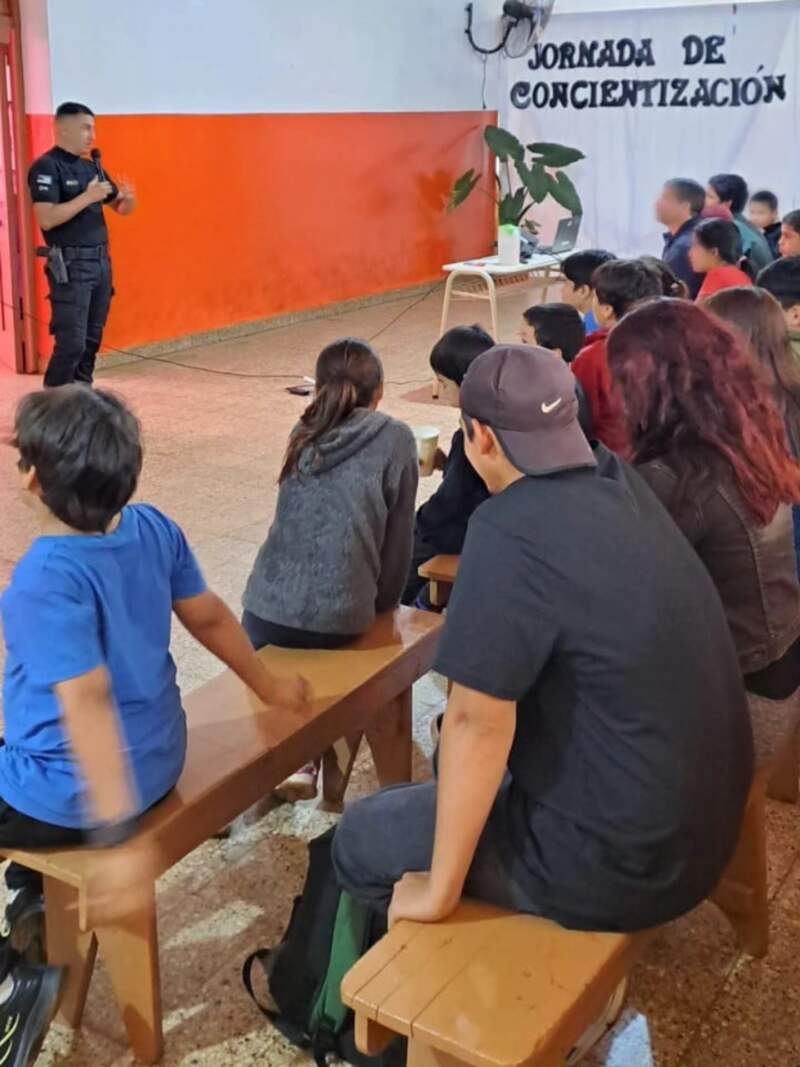 Prevención escolar: La Policía de Misiones refuerza su sistema integral ante nuevas dinámicas digitales imagen-26