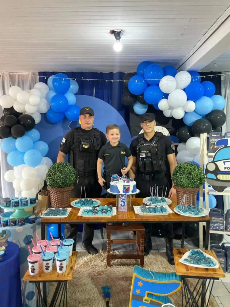 Benjamín cumplió 5 años y su sueño: celebrar con la Policía que tanto admira imagen-2