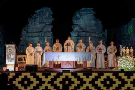 Passalacqua participó junto a una nutrida concurrencia de fieles en la emotiva Misa Popular de las Misiones en San Ignacio imagen-44