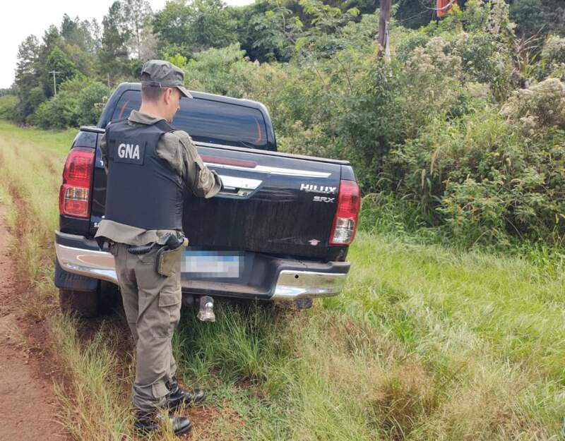 Gendarmería detectó una camioneta abandonada en la Ruta 12 con 19.500 atados de cigarrillos ilegales y dominio apócrifo imagen-4