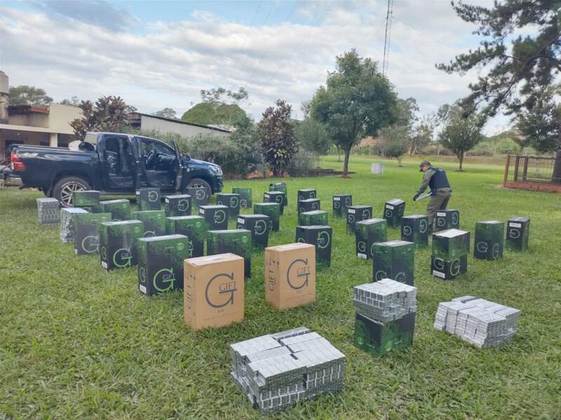 Gendarmería detectó una camioneta abandonada en la Ruta 12 con 19.500 atados de cigarrillos ilegales y dominio apócrifo imagen-2