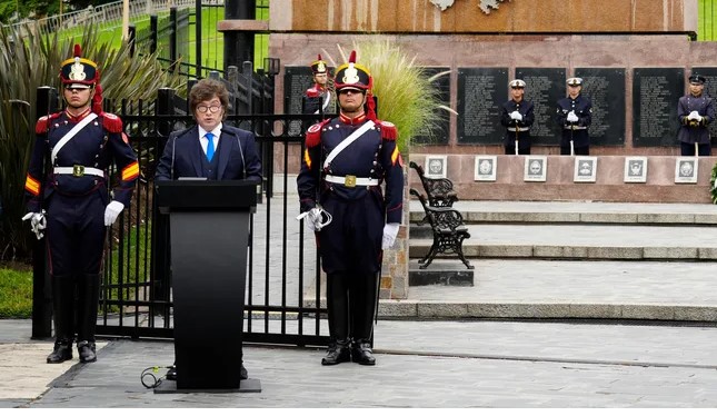 Javier Milei en el homenaje por Malvinas: "Quiero reforzar nuestro derecho pleno a las islas" imagen-7