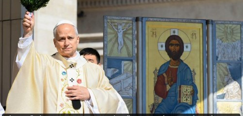 León XIV celebró su primera misa de Pascua como papa y lanzó una advertencia sobre la guerra en Medio Oriente imagen-12